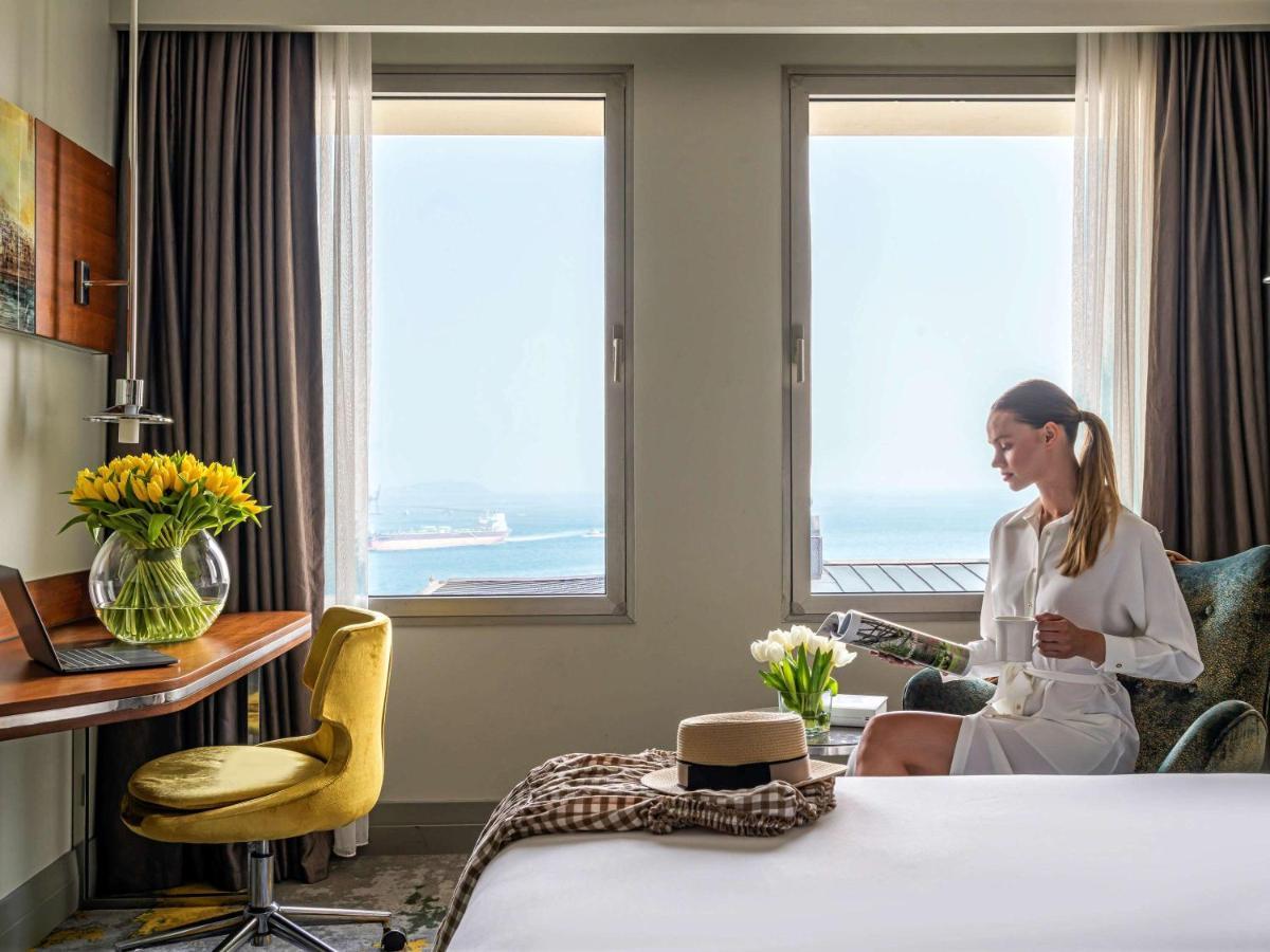 The Artisan Hotel Istanbul - Mgallery Collection Bagian luar foto A guest in a room at the hotel