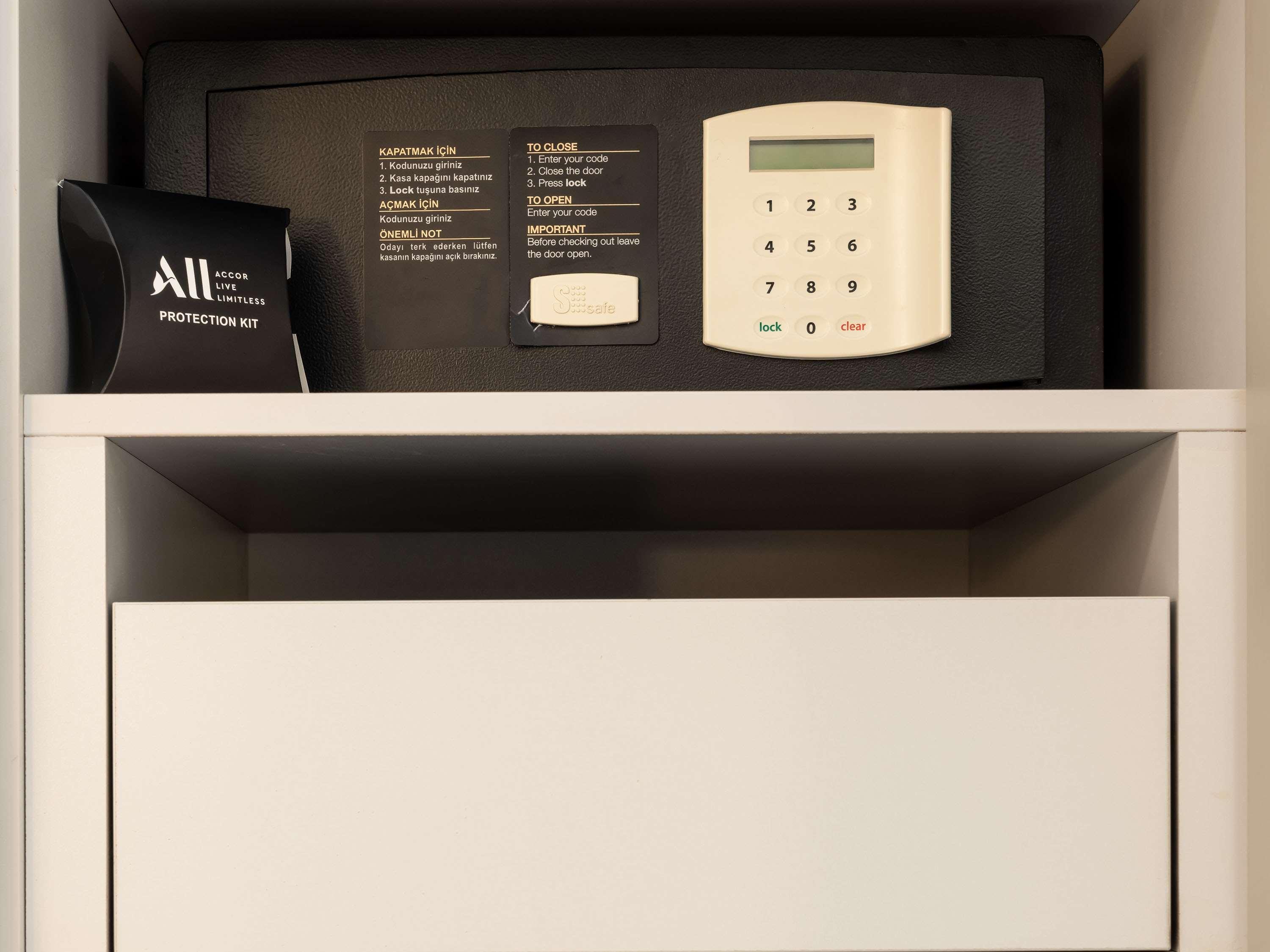 The Artisan Hotel Istanbul - Mgallery Collection Bagian luar foto A safe in a hotel room