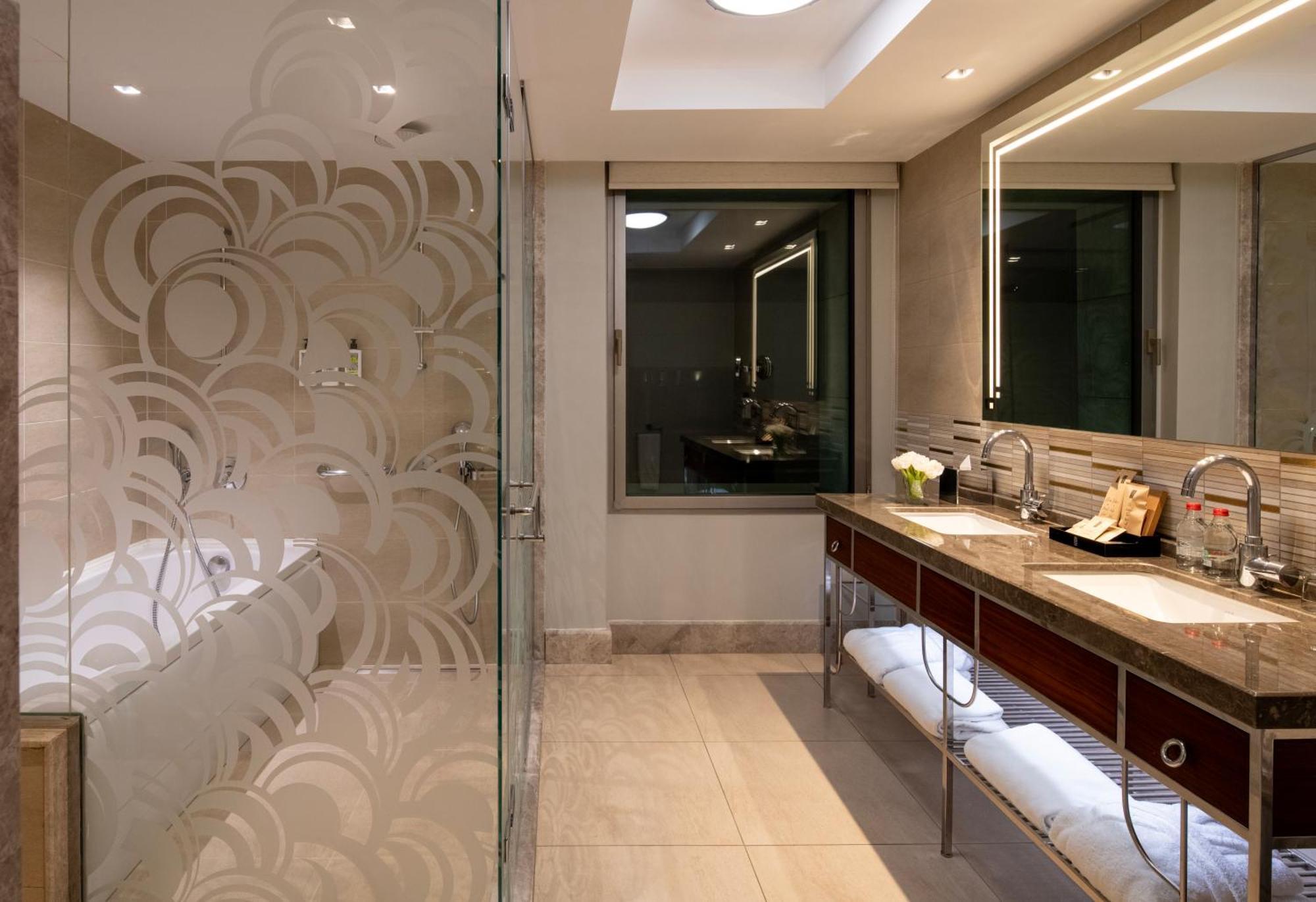 The Artisan Hotel Istanbul - Mgallery Collection Bagian luar foto A bathroom in a hotel